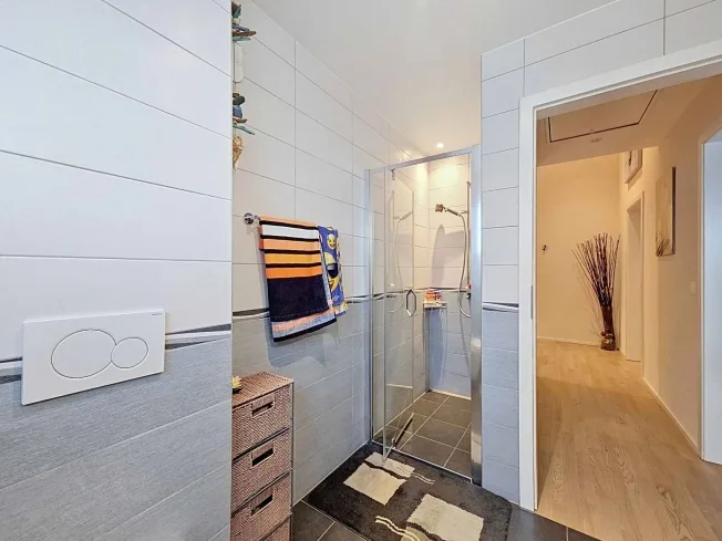Villa mit Charme von 4.5 Zimmern im Herzen einer grünen Umgebung – Foto 8 von 13