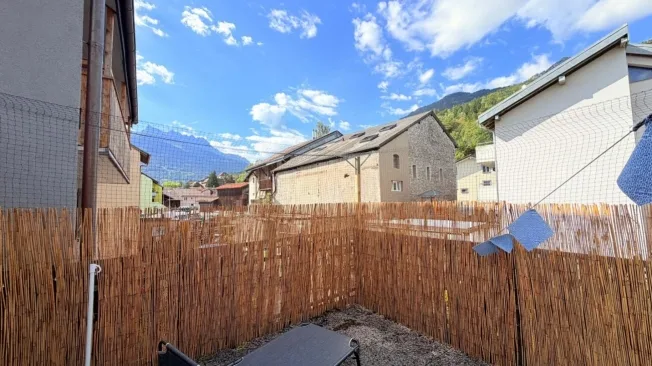 Appartement de 2,5 pièces en duplex avec grande terrasse – photo 2 sur 14