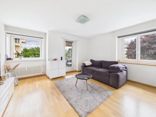Ampio e luminoso: appartamento di 4,5 locali con sauna, balcone e posto auto sotterraneo – foto 2 di 10