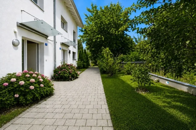 Maison de famille mitoyenne dans une rue apaisée (impasse) – photo 4 sur 13