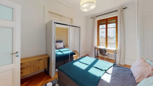 Furnished room in modernised apartment in a top location – Foto 4 von 8