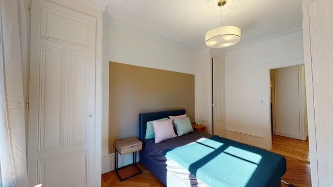 Furnished room in modernised apartment in a top location – Foto 3 von 8