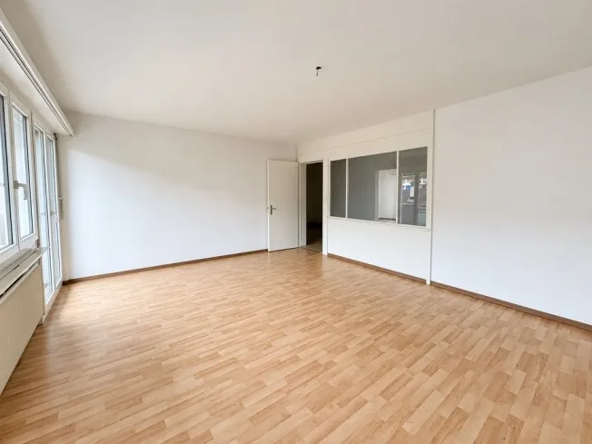 2.5 Zimmer-Wohnung mit Balkon und guter ÖV-Anbindung in Biel/Bienne – Foto 3 von 9