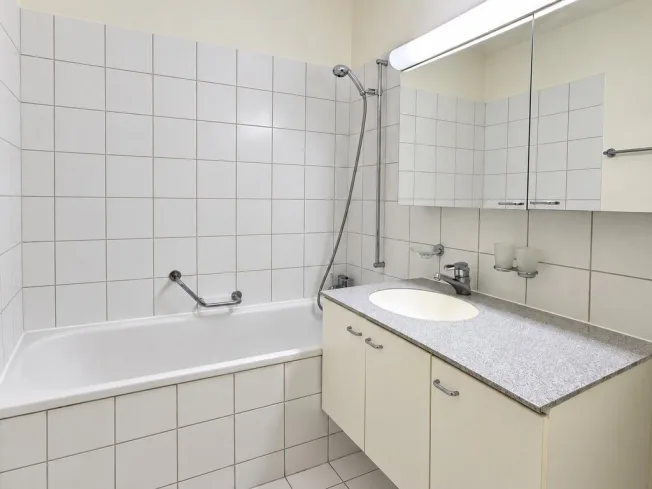 2.5 Zimmer-Wohnung mit Balkon und guter ÖV-Anbindung in Biel/Bienne – Foto 7 von 9