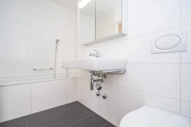 Moderne 3.5- Zimmerwohnung (mit Lift) – Foto 7 von 8