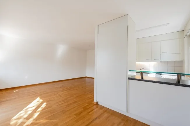 Zentrale 2.5-Zimmer-Wohnung in Lyss – Foto 3 von 4