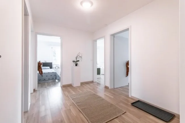 Naturnahe und helle 4 Zimmerwohnung in Melchnau – Foto 3 von 9