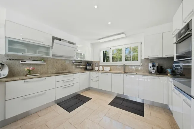 8 Zimmer Villa in Pratteln – foto 3 di 13