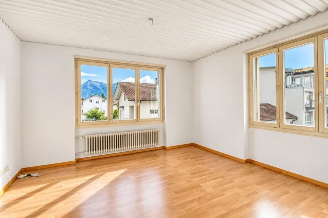 3-Zimmer-Loft mit Cheminée, Bergsicht, Balkon und Terrasse in Thun – Foto 10 von 12