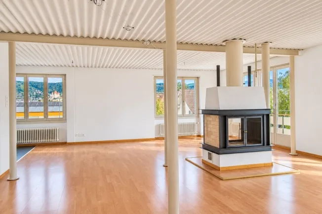 3-Zimmer-Loft mit Cheminée, Bergsicht, Balkon und Terrasse in Thun – Foto 4 von 12