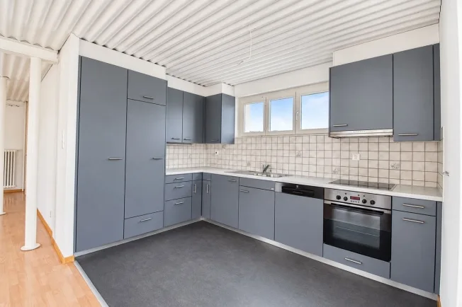 3-Zimmer-Loft mit Cheminée, Bergsicht, Balkon und Terrasse in Thun – Foto 6 von 12