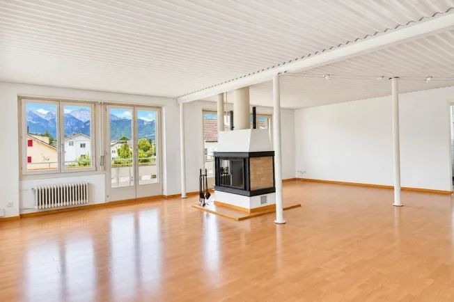 3-Zimmer-Loft mit Cheminée, Bergsicht, Balkon und Terrasse in Thun – Foto 3 von 12