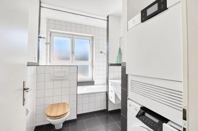 3-Zimmer-Loft mit Cheminée, Bergsicht, Balkon und Terrasse in Thun – Foto 8 von 12