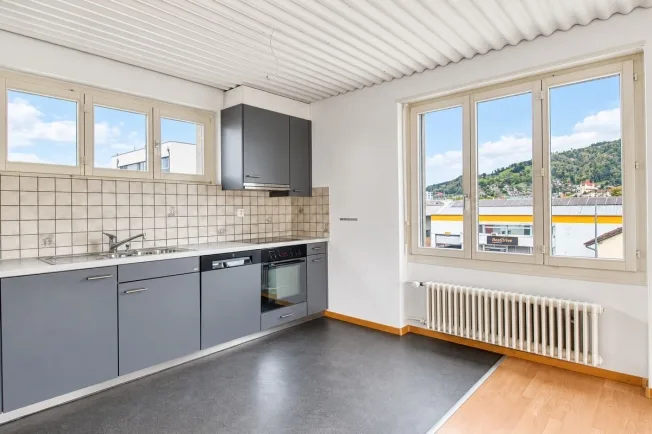 3-Zimmer-Loft mit Cheminée, Bergsicht, Balkon und Terrasse in Thun – Foto 5 von 12