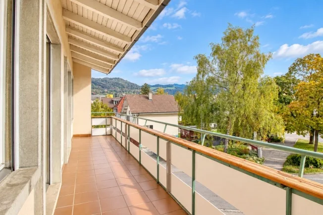 3-Zimmer-Loft mit Cheminée, Bergsicht, Balkon und Terrasse in Thun – Foto 7 von 12