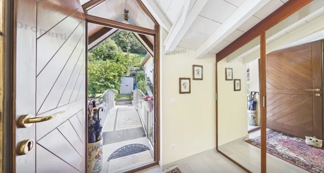 Penthouse with Spectacular Lake View, Private Garden with Pergola, Panorama & Superior Standing! – photo 12 of 13