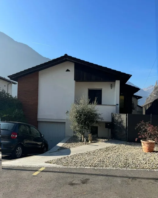 4.5 Zimmer Einfamilienhaus in Biasca – photo 1 of 16