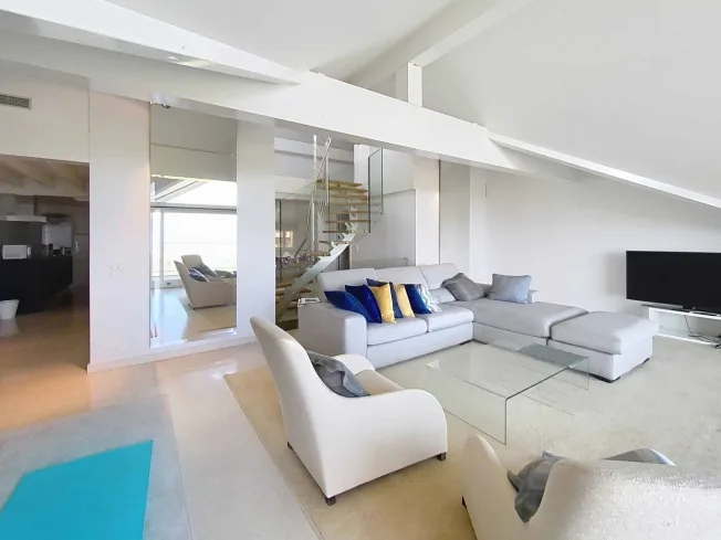 3.5 Zimmer Attikawohnung in Dully-Bursinel – foto 5 di 13
