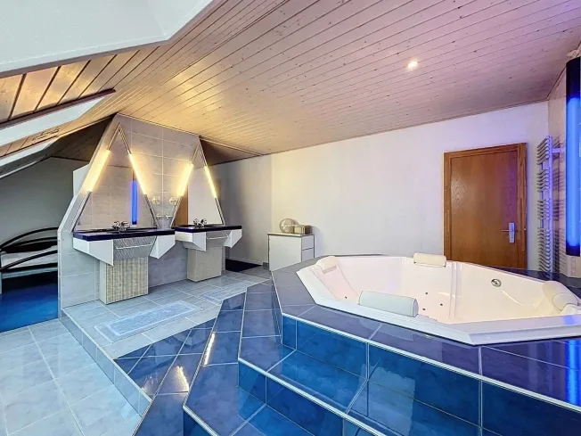 5 Zimmer Attikawohnung in La Chaux-de-Fonds – Foto 8 von 12