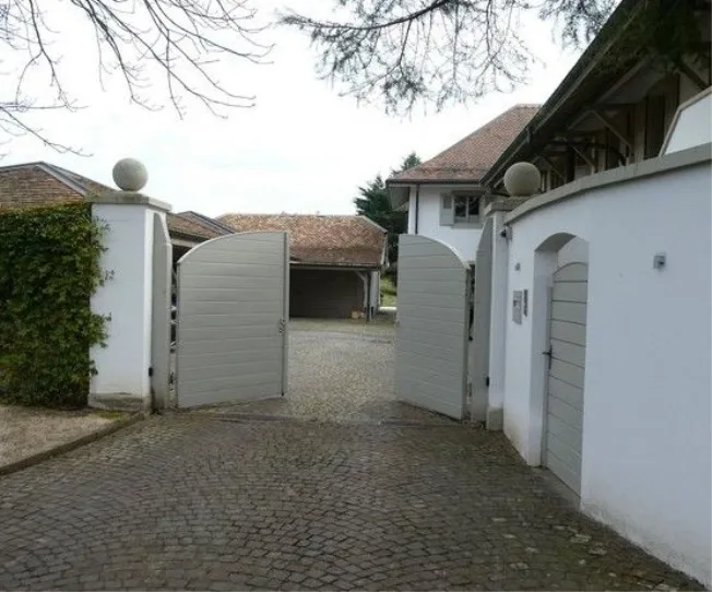 10 Zimmer Einfamilienhaus in Crans-près-Céligny – photo 2 sur 11