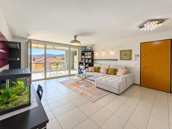 3.5 Zimmer Attikawohnung in Stabio – Foto 3 von 12