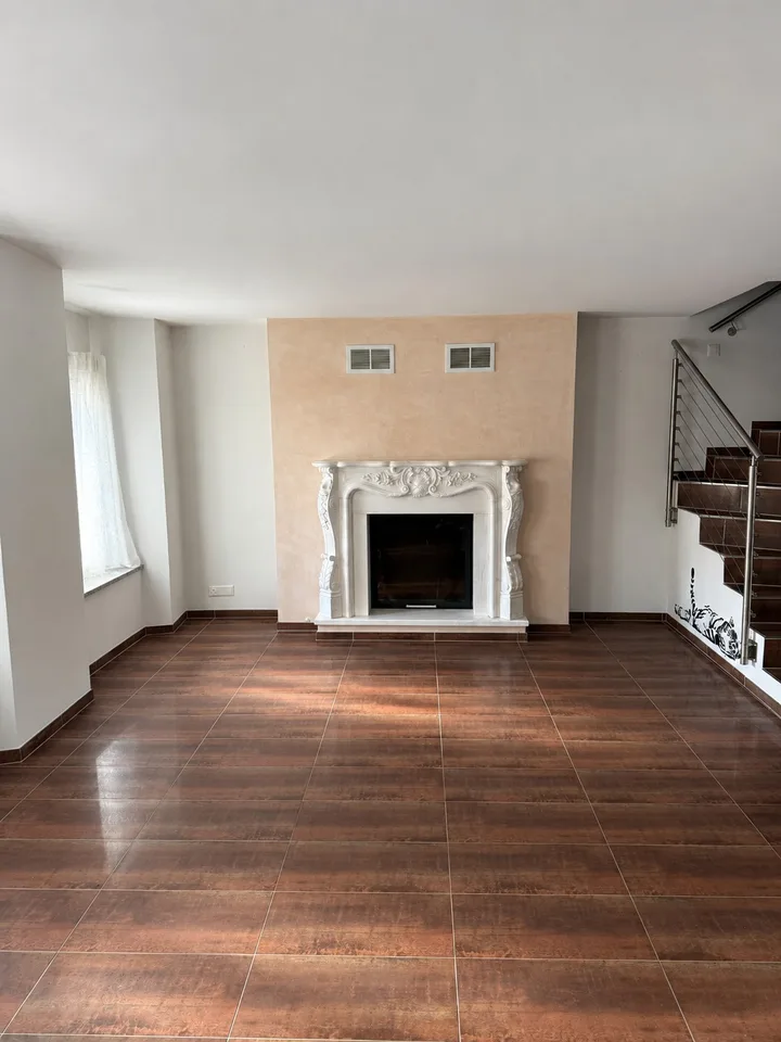 Grosszügige 5½-Zimmer-Maisonettewohnung mit Cheminée, Privatgarten und ausgebautem Dachgeschoss