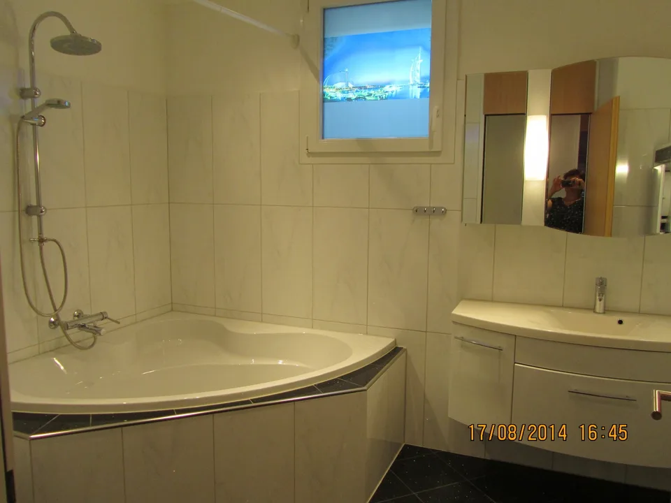 Sehr moderne 2.5 Zi.Wochn 78 m2 an sonniger und ruhiger Lage