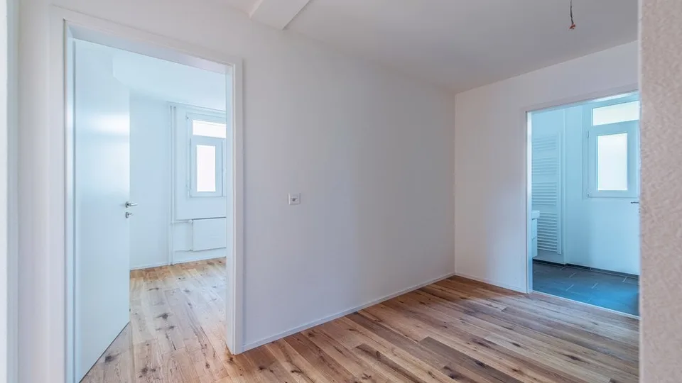 Appartamento ristrutturato con torre di lavaggio e balcone - 1 affitto gratuito – foto 8 di 12