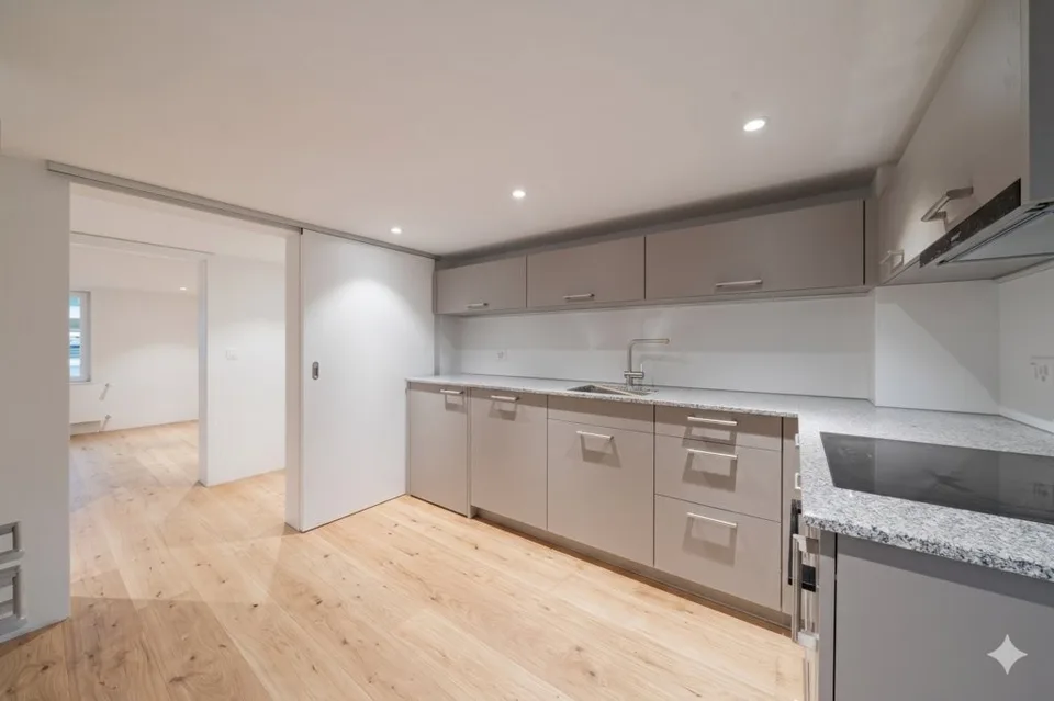 MODERN SANIERTE WOHNUNG MIT HISTORISCHEM CHARME IN UNTERÄGERI