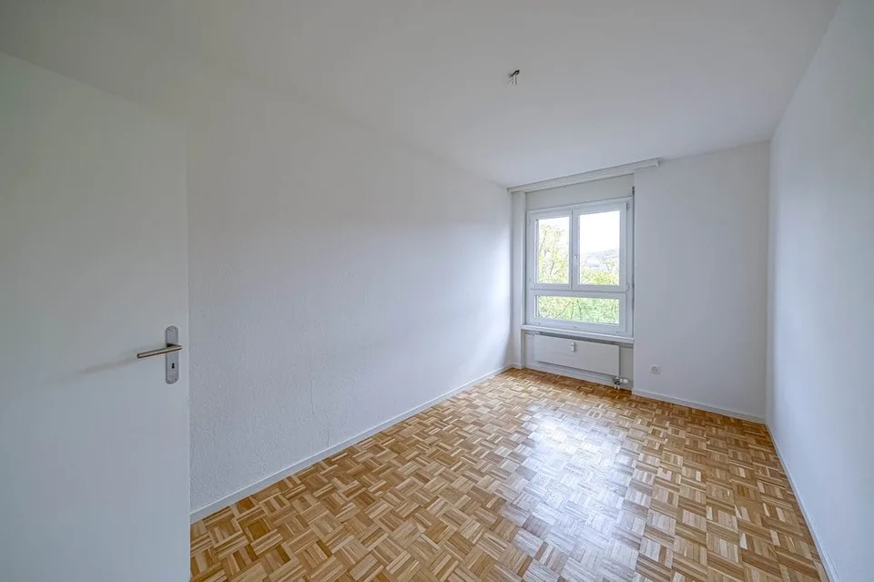 Schöne 4.5-Zimmer-Wohnung an ruhiger und familienfreundlicher Lage – Foto 9 von 12