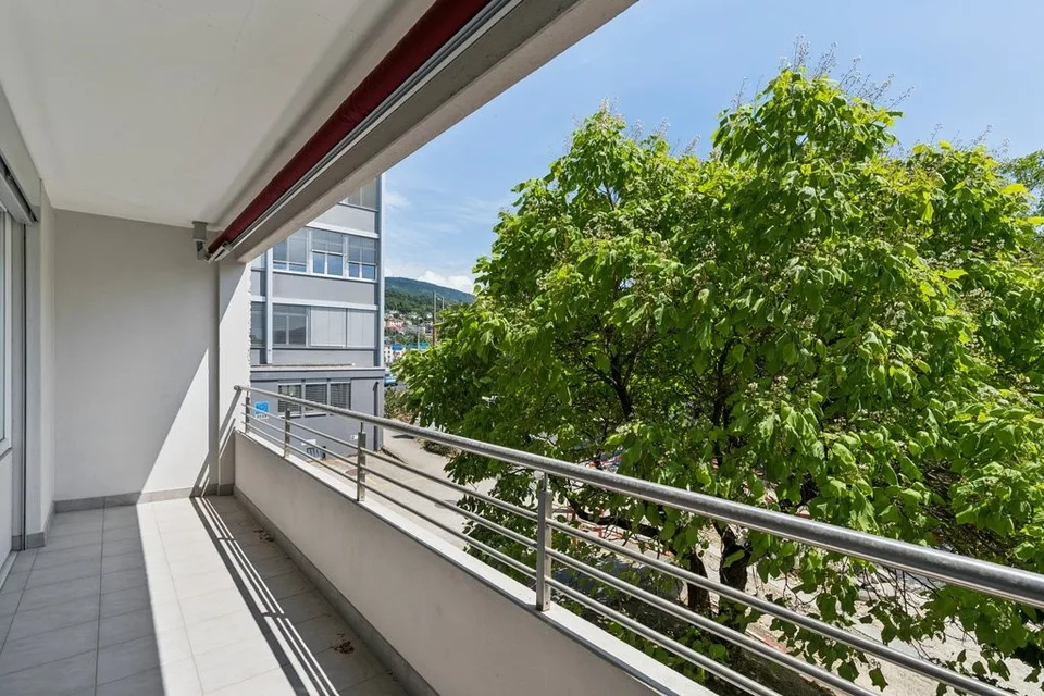 Schönes Apartment in der Nähe von Geschäften und Autobahnzufahrten