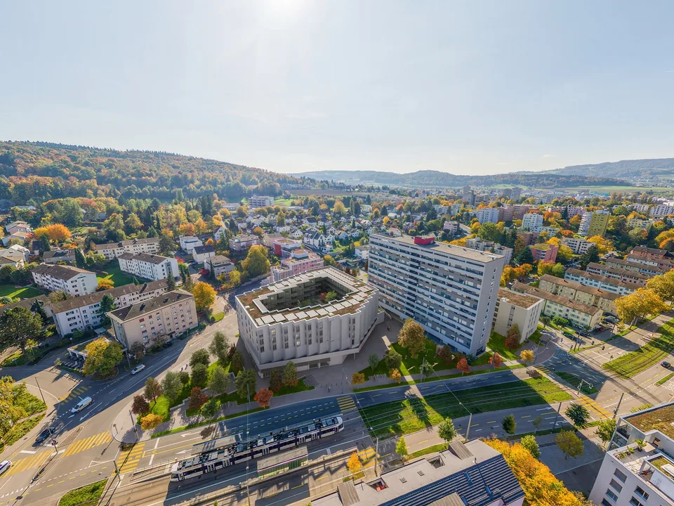 Familienfreundliche 3.5-Zimmer-Neubauwohnung mit Kindergarten im Areal – photo 2 sur 11
