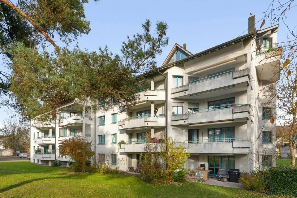Grosszügige Dachwohnung mit Balkon und Schwedenofen