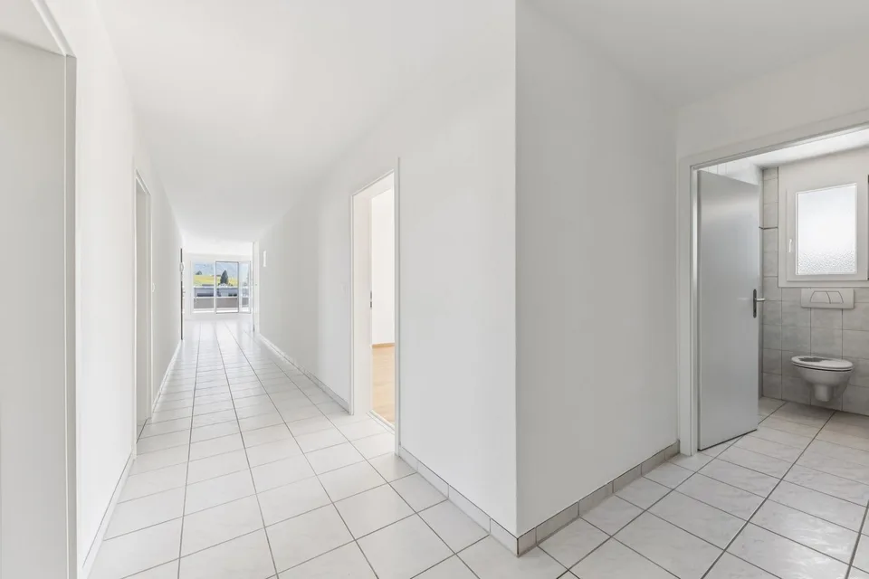 Geräumige Durchgangswohnung mit 140 m² und außergewöhnlicher Terrasse