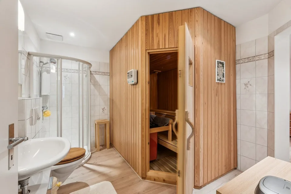 Grosszügiges Wohnen mit viel Privatsphäre - 8.5-Zimmer-Doppeleinfam... – foto 21 di 22
