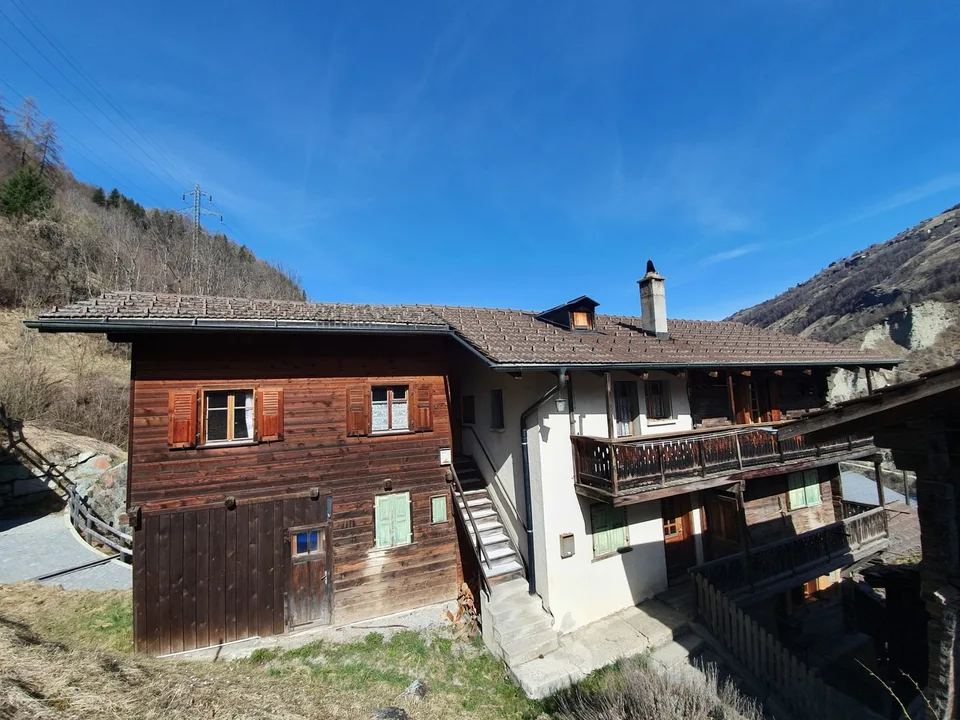 4 Z`Altbauwohnung im Herzen vom Wallis Ehringertal 2.OG bei Evolene – Foto 3 von 12