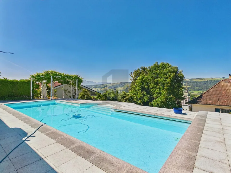 AN BESTER LAGE MIT POOL UND PANORAMASICHT!