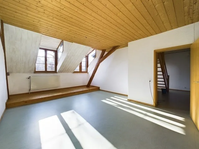 Sehr helle und grosszügige 5 Zimmer Dachwohnung – foto 3 di 22