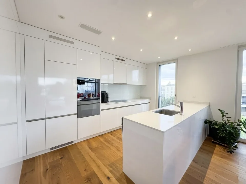 Hochwertige 4.5 Zimmer Wohnung mit grossem Balkon