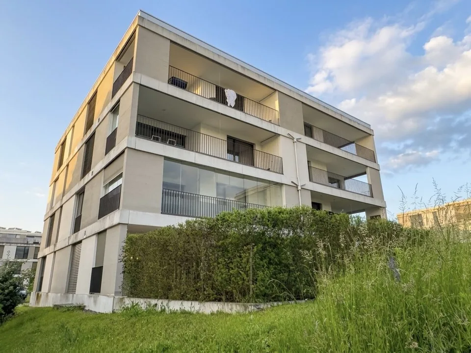 Hochwertige 4.5 Zimmer Wohnung mit grossem Balkon