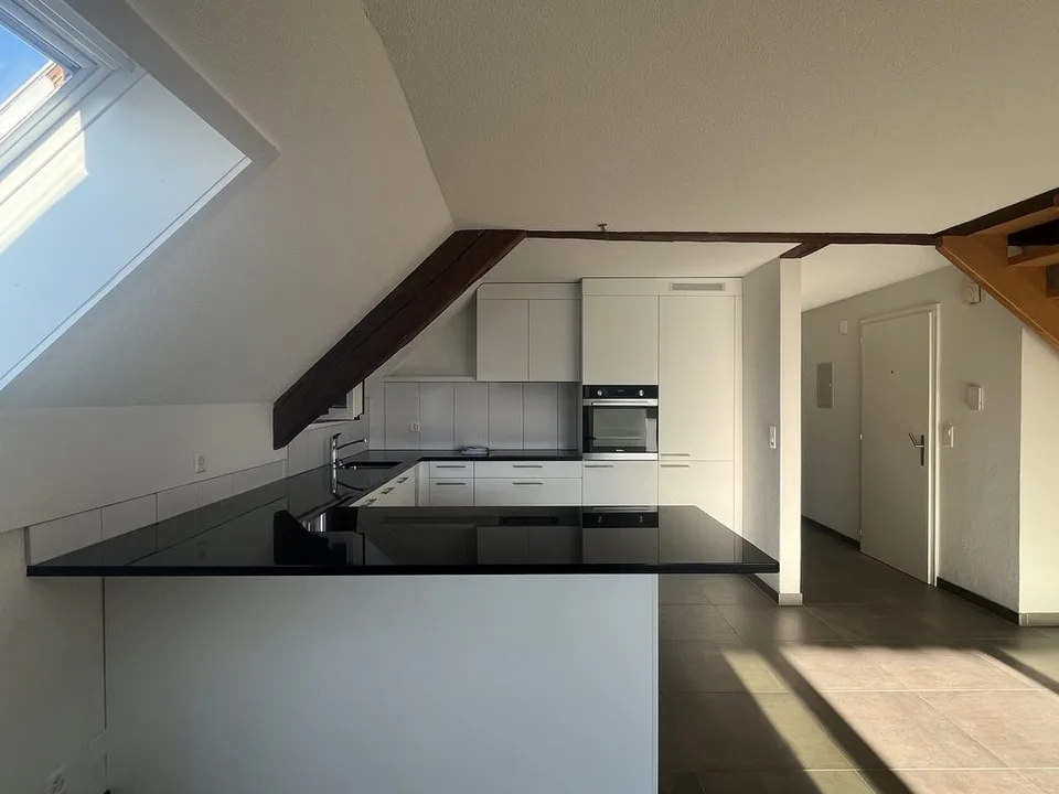 Große 6.5-Zimmer-Wohnung in Courtedoux zur Miete! Erster Nettomietzins kostenlos!