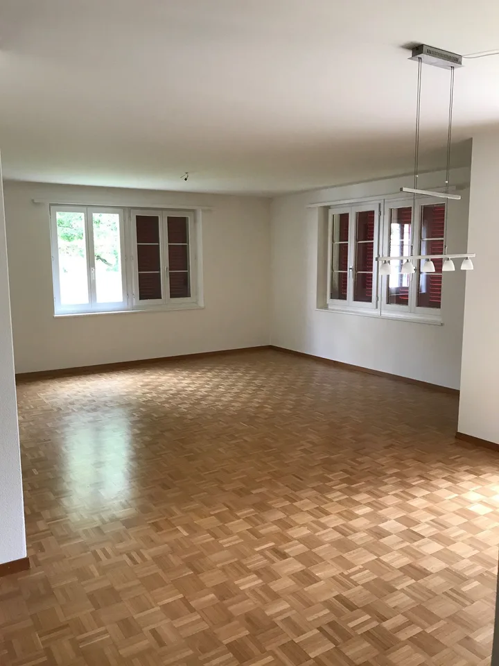 Helle & ruhige 2,5-Zimmer-Maisonette-Wohnung in Aesch ZH - ab sofort verfuegbar
