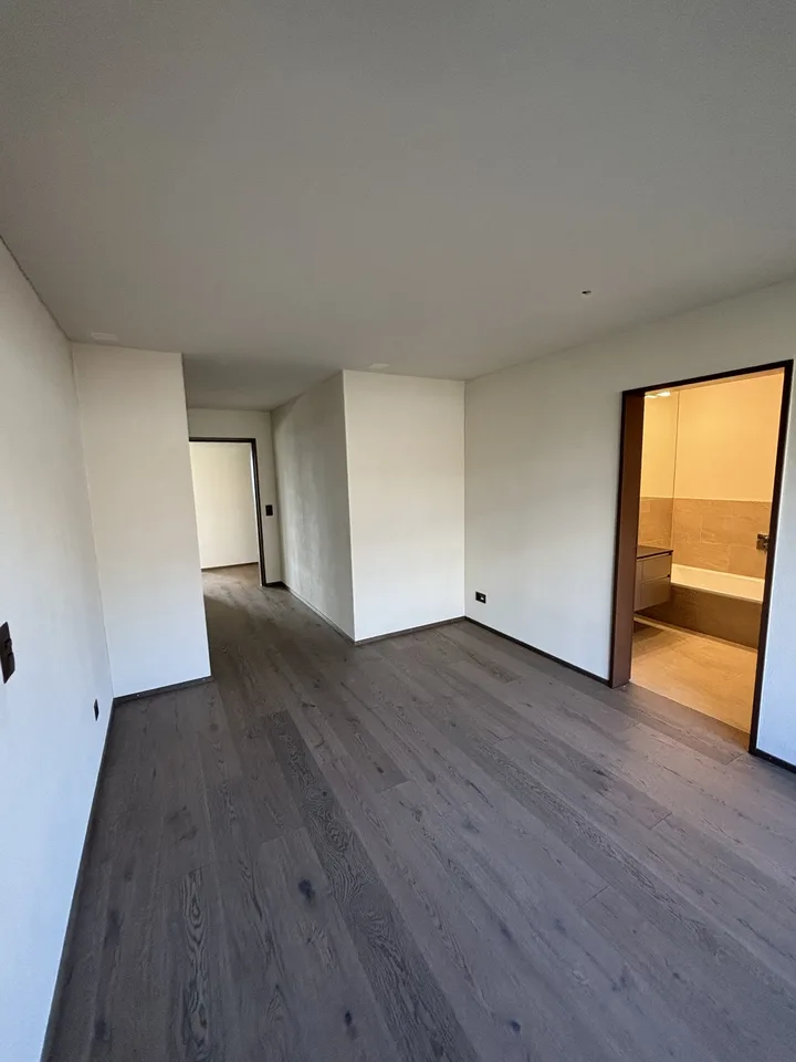 Neubau 3.5 Zimmer-Garten-Wohnung mit Garten und Blick auf den Zugersee – photo 7 of 20