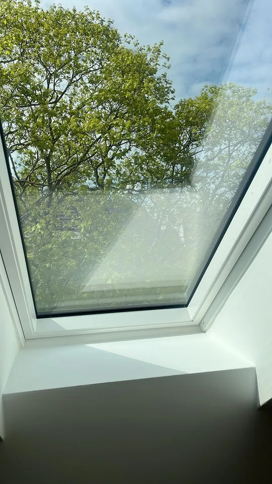 First-time rental after complete attic renovation, exclusive attic apartment with cabrio window in central location – photo 16 of 17