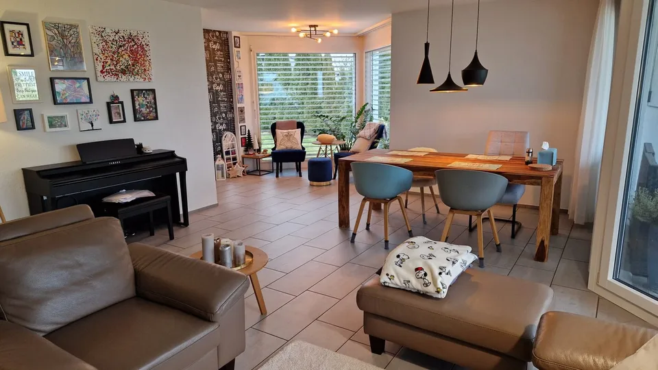 Geräumiges 6.5-Zimmer-Reiheneckhaus in ruhiger Lage in Berikon