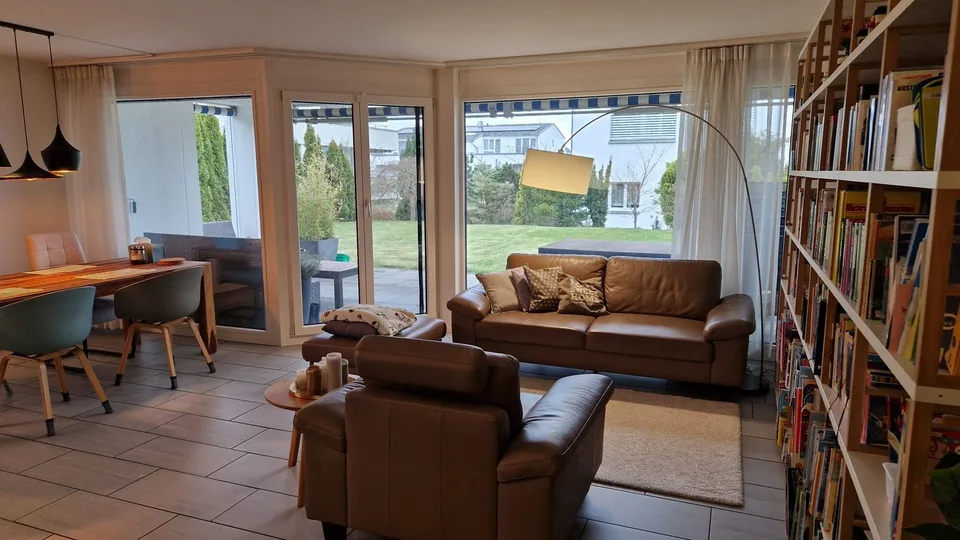 Geräumiges 6.5-Zimmer-Reiheneckhaus in ruhiger Lage in Berikon