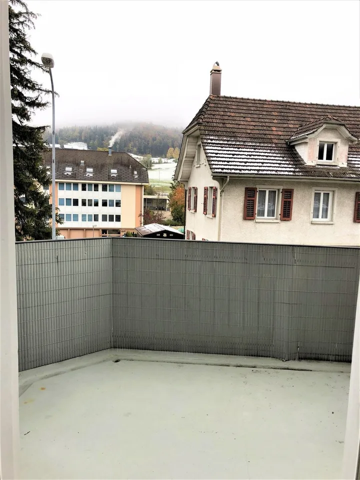 Gemütliche 3.5-Zimmerwohnung in ruhigem Mehrfamilienhaus in Welschenrohr