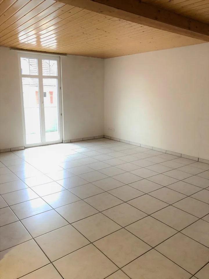 Gemütliche 3.5-Zimmerwohnung in ruhigem Mehrfamilienhaus in Welschenrohr