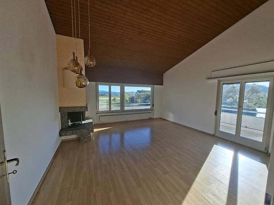 4.5 Zimmer Gartenwohnung mit Wintergarten, Balkon und Garage