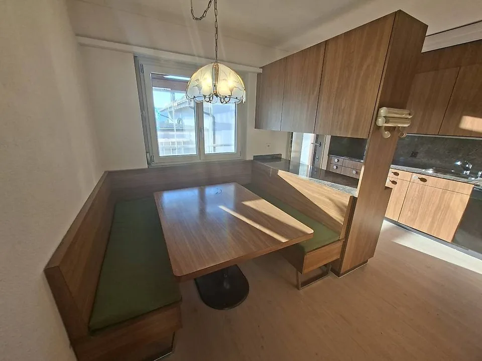 4.5 Zimmer Gartenwohnung mit Wintergarten, Balkon und Garage